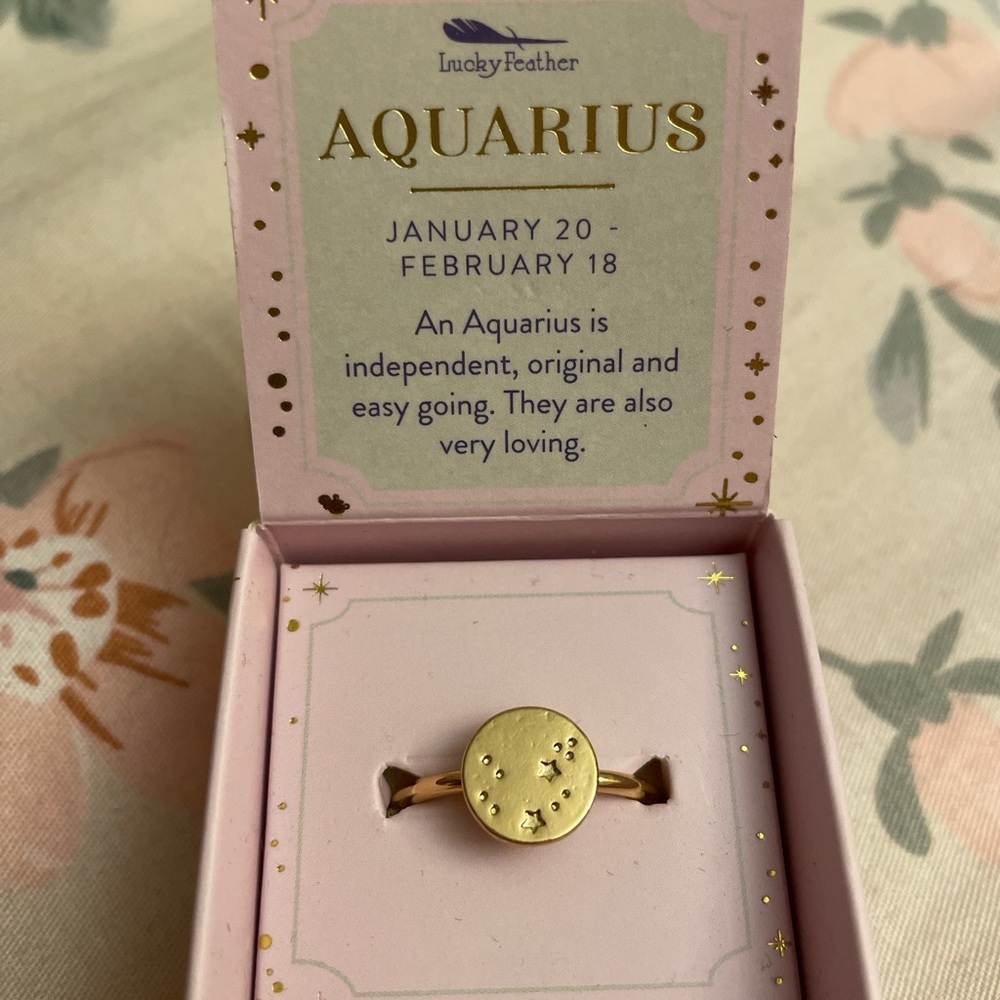 Lucky Feather Aquarius Ring - Gold